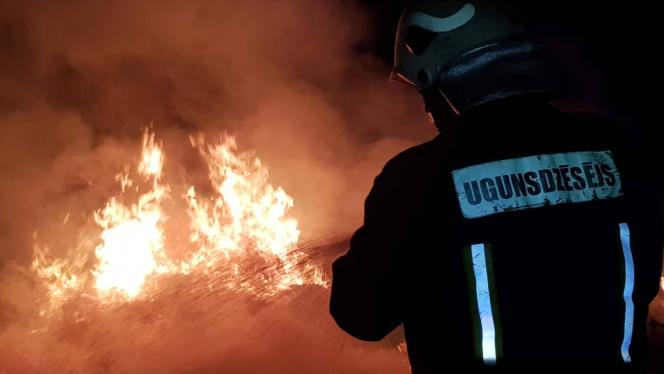 Attēls rakstam: No degoša jumta līdz liesmojošai piekabei – nemierīga diennakts Pierīgā