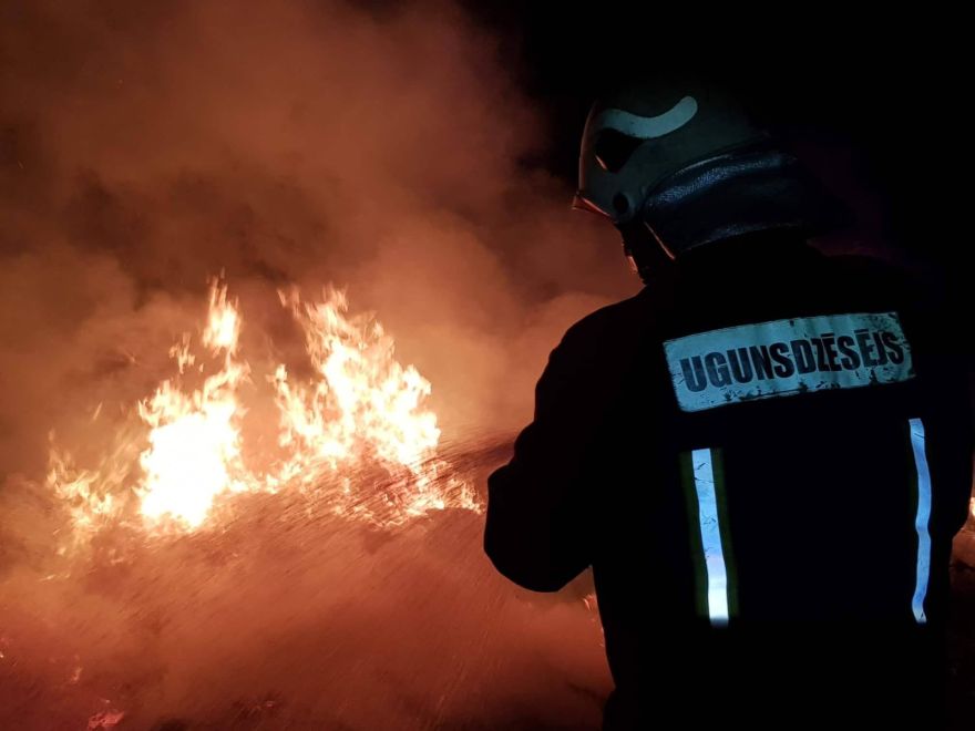 No degoša jumta līdz liesmojošai piekabei – nemierīga diennakts Pierīgā