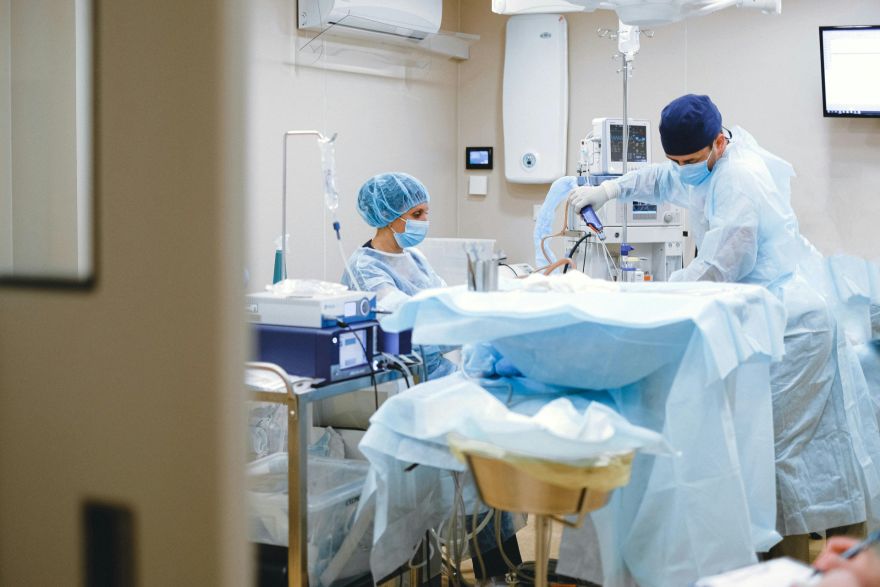 No robotķirurģijas līdz mākslīgajam intelektam: vērtēs, kuras inovācijas ieviest veselības aprūpē