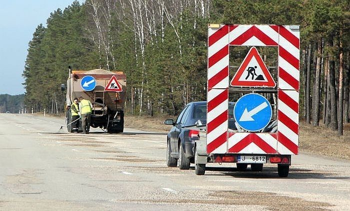 Noraida priekšlikumu autoceļu uzturēšanai un atjaunošanai paredzētos teju 30 miljonus eiro novirzīt budžeta deficīta mazināšanai