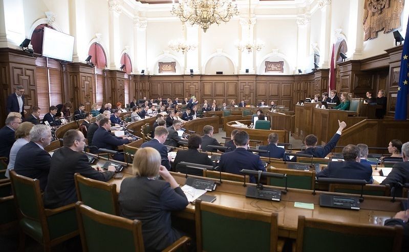 Noraida rosinājumu administratīvos novadus pārdēvēt par apriņķiem