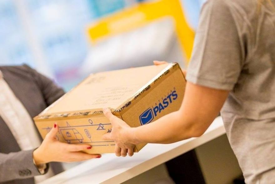 Noskaidroti pagājušajā gadā labākie pastnieki un pasta nodaļu operatori, tostarp Rīgas reģionā