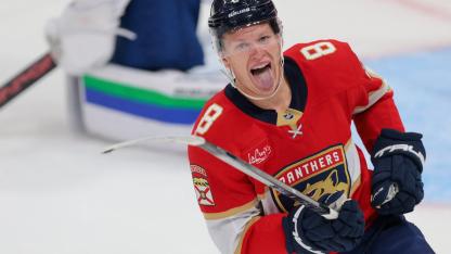 Attēls rakstam: Noskaties! Tkačaka otrais “hat-trick” pēc kārtas nodrošina Vilmaņa un Balinska klubam uzvaru, uz NHL ledus vienā vakarā iziet pieci latvieši
