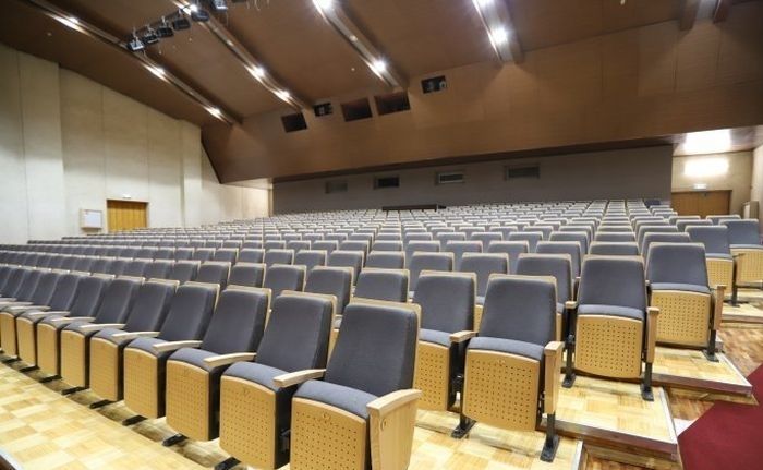 Noslēgušies Mālpils Kultūras centra Lielās zāles atjaunošanas darbi, nobeigumam tuvojas remontdarbi Inčukalna Tautas namā