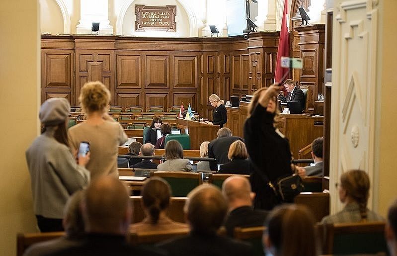 Noteiks kārtību aizliegumam no Latvijas izceļot bērniem, lai viņi netiktu pakļauti vardarbības riskam