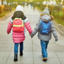 Attēls rakstam: Obligātais mājasdarbs vecākiem līdz 1. septembrim: Kā droši sagatavot bērnu skolai?
