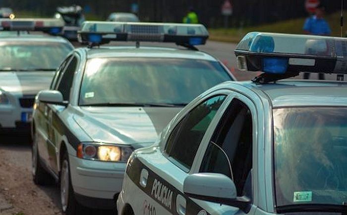 Olaines novadā automašīna notriekusi gājēju