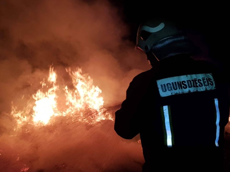 Olaines novadā degušas dārza mājas un neapsaimniekota ēka, Salaspils novadā – šķūnis