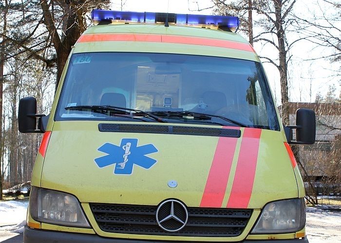 Olaines pusē automašīna nāvējoši notriekusi 22 gadus vecu vīrieti