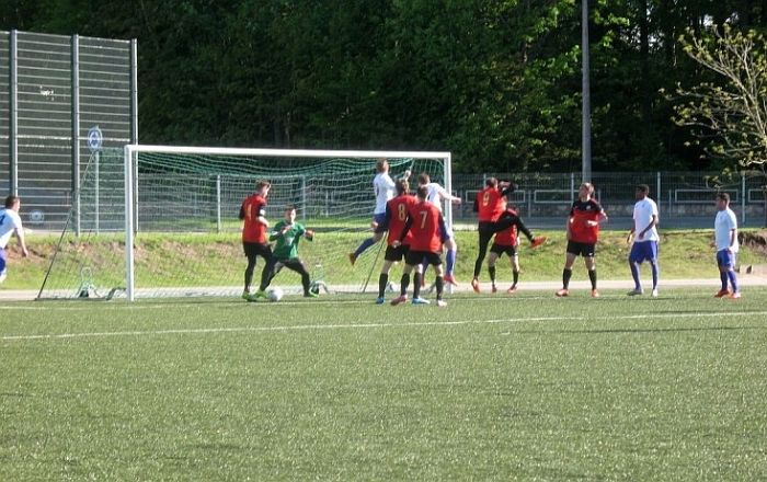 Olaines un Salaspils futbolisti nerealizē "pendeles" un slēdz miera līgumu
