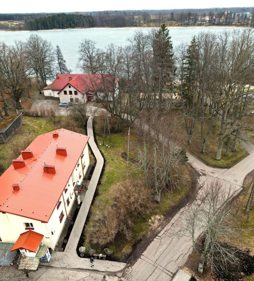 Pabeigta gājēju takas izbūve pie Pabažu ezera