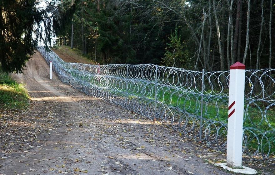 Pabeigta pagaidu žoga ierīkošana uz robežas ar Baltkrieviju