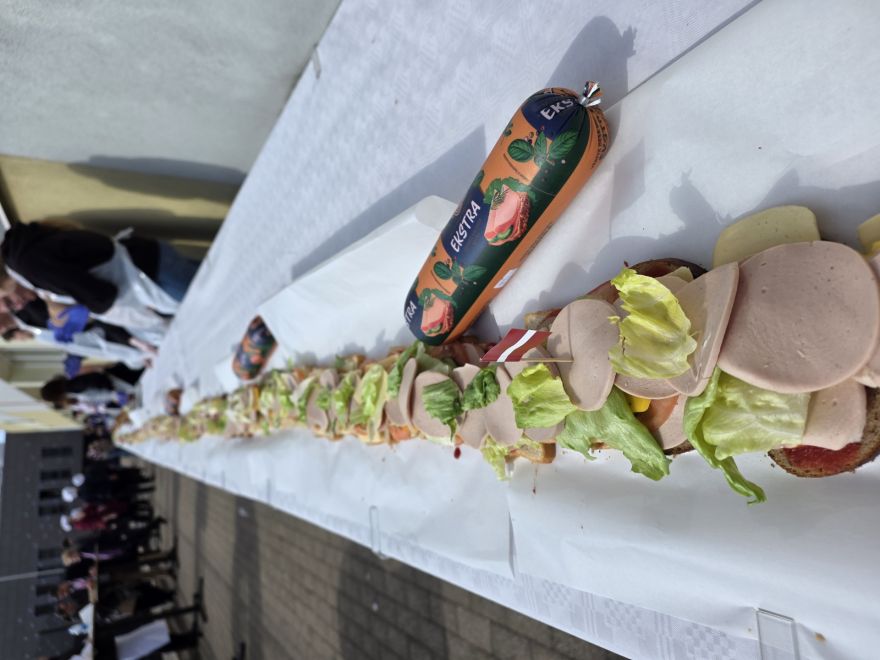 Pagatavota 40,5 metru gara sviestmaize, pārspējot līdzšinējos rekordus