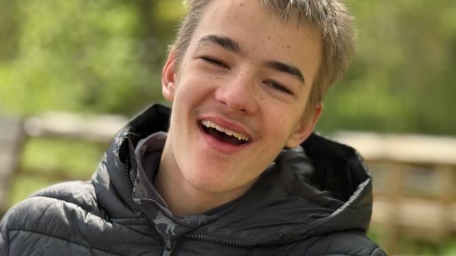 Attēls rakstam: Palīdzēsim 15 gadus vecajam Emīlam no Saukrastiem saglabāt spēju stāvēt!