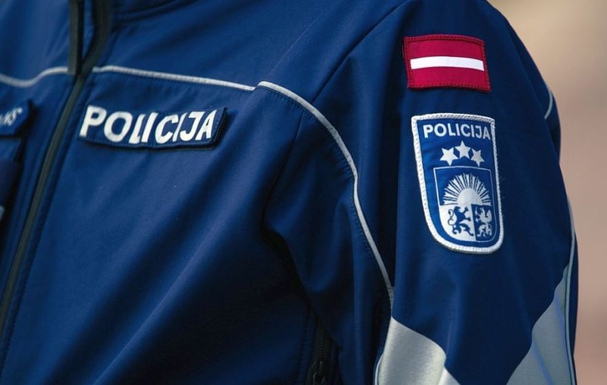 Par 14 krāpšanas gadījumiem policija aizturējusi vīrieti