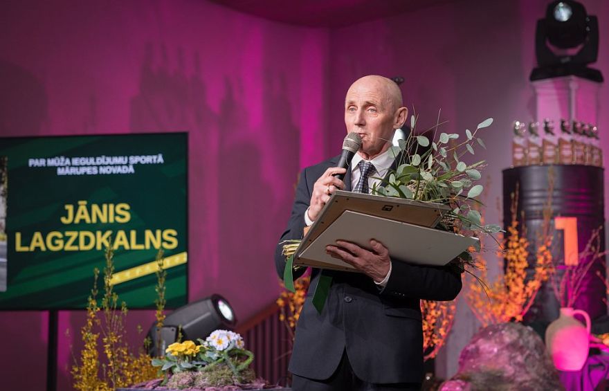 Par Atzinības krusta virsnieku iecelts ilggadējais Mārupes Valsts ģimnāzijas direktors