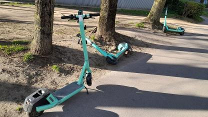 Attēls rakstam: Pārgalvība, reibums un risks: kāpēc elektroskrejriteņu braucieni beidzas ar traumām