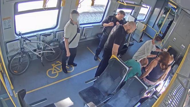 Attēls rakstam: Pasažieru pacietības mērs bija pilns - vilcienā Ādažos nācies saukt policiju