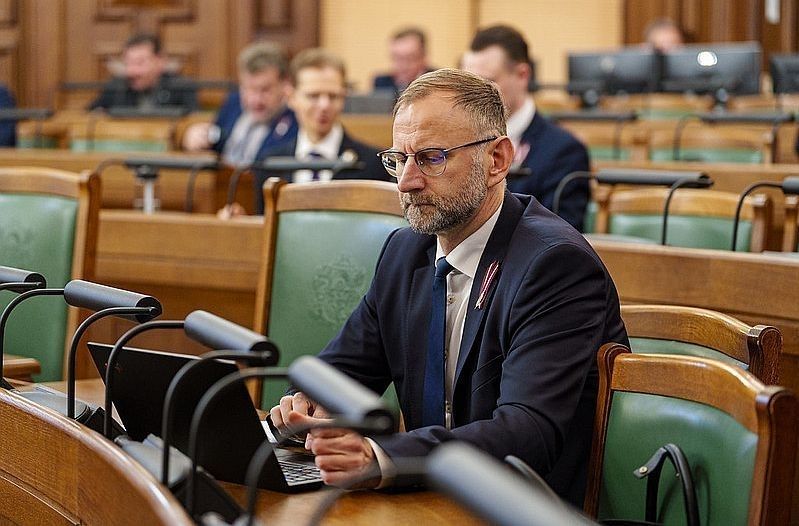 Pasažieru pārvadātāji aicina atsaukt no amata satiksmes ministru Švinku