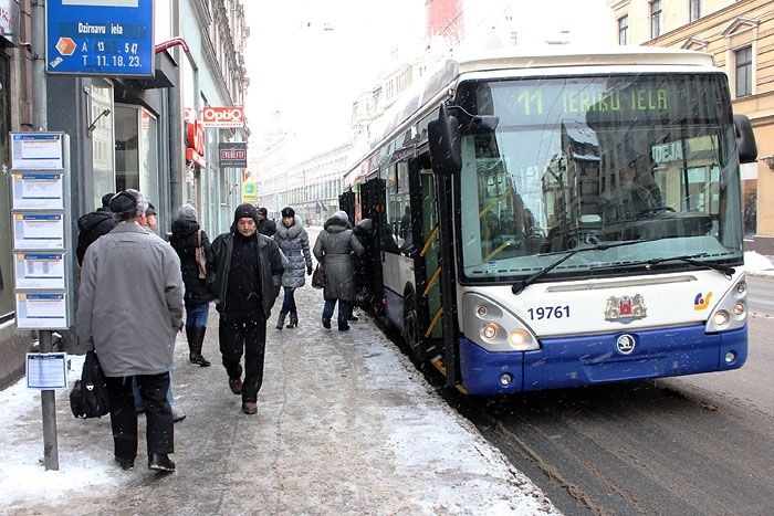 Pašvaldības spriež par brīvbiļešu ieviešanu sabiedriskajā transportā