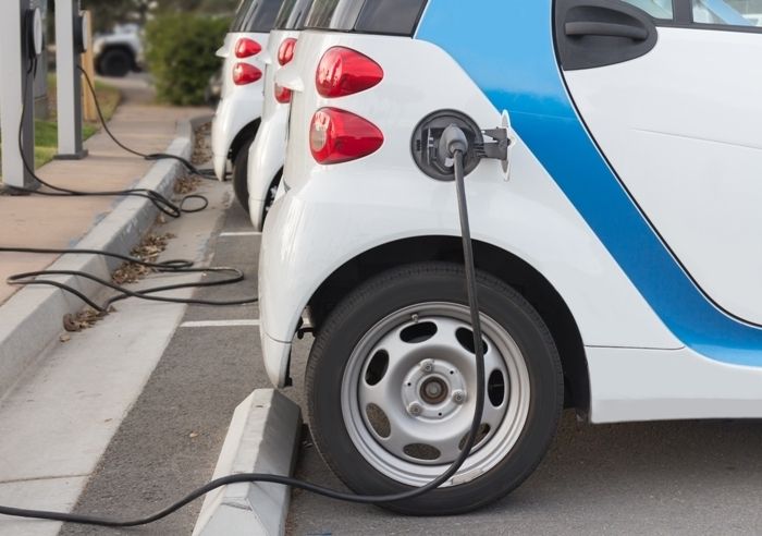Pašvaldības tiks pie elektromobiļiem