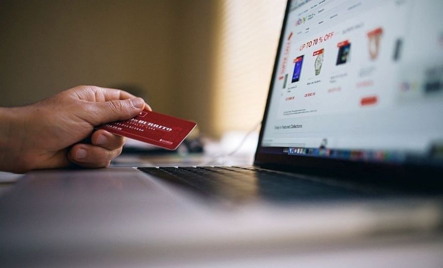 Patēriņa kredīts vai kredītkartes kredītlimits – kādas ir atšķirības?