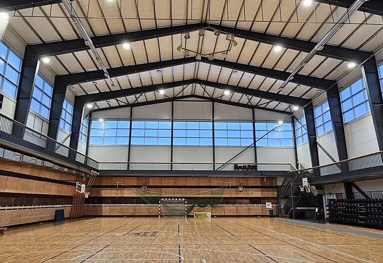 Pēc atjaunošanas darbiem ekspluatācijā nodota Saulkrastu Sporta centra halle