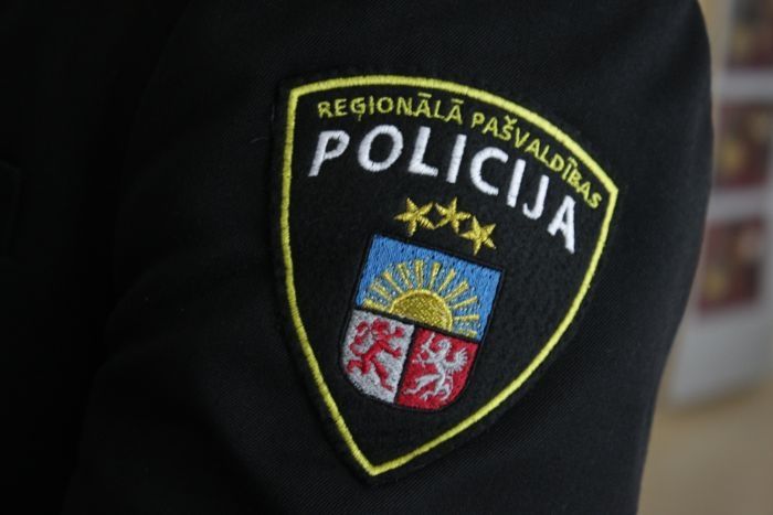 Pēc negadījuma izraisīšanas vainīgais pamet automašīnu