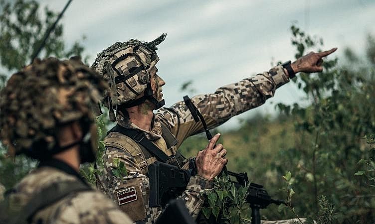 Pēc VAD likuma pieņemšanas jauniešiem un viņu vecākiem liela interese par iestāšanos armijā