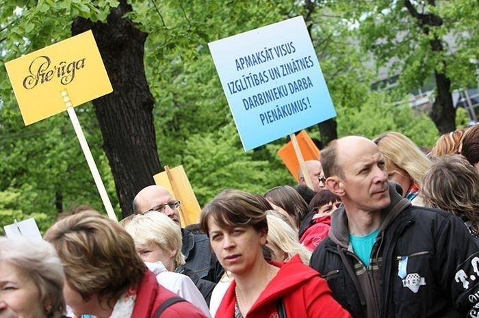 Pedagogi novembra nogalē nolemj rīkot brīdinājuma streiku (papildināta)