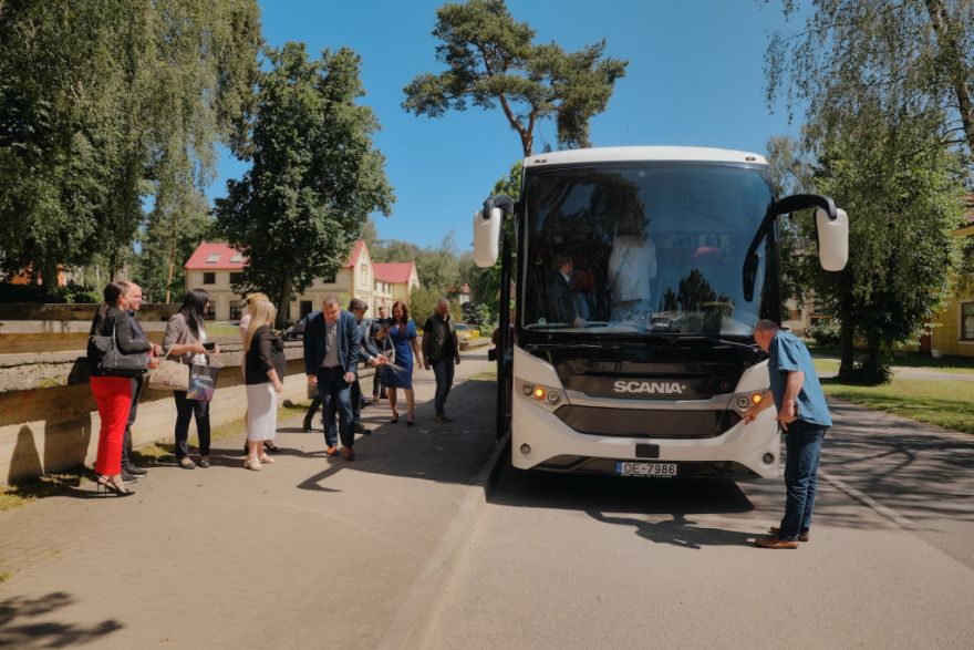 Pēdējais autobuss no Zvejniekciema pirms sešiem vakarā?! Iedzīvotāji sašutuši par jaunajām izmaiņām