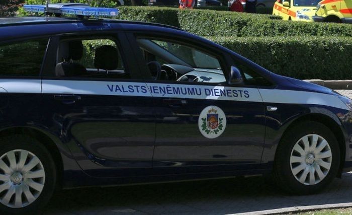 Pērn deviņos mēnešos VID konstatējis pārkāpumus 99% pārbaudīto lietoto auto tirgotājiem