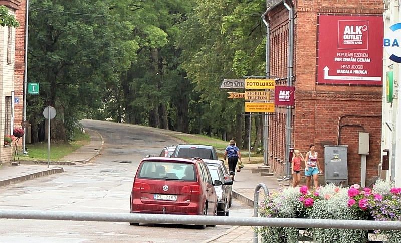 Pētījums: 25% igauņu galvenais Latvijas apmeklējuma iemesls bijis alkohola iegāde