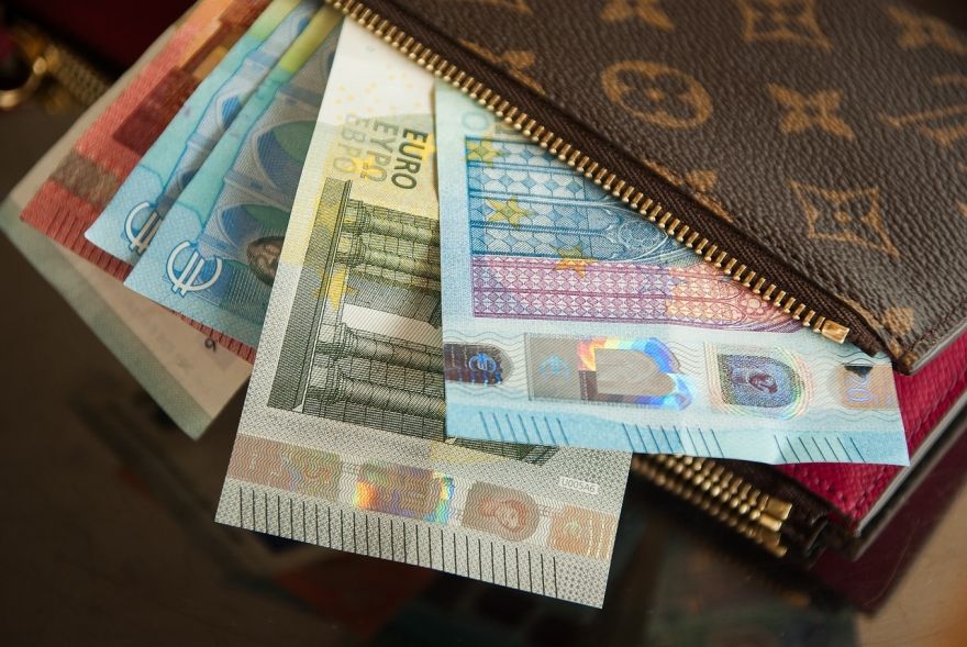 Pētījums: 39% Latvijas iedzīvotāju ikdienā izjūt stresu par naudas lietām