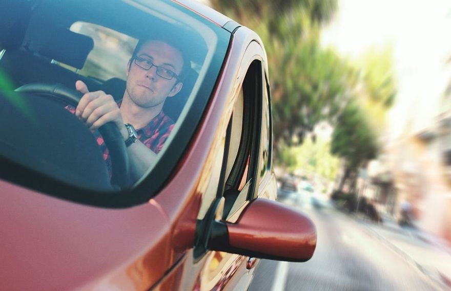 Pētījums: 63% autovadītāju bijuši liecinieki citu šoferu neadekvātai rīcībai uz ceļiem