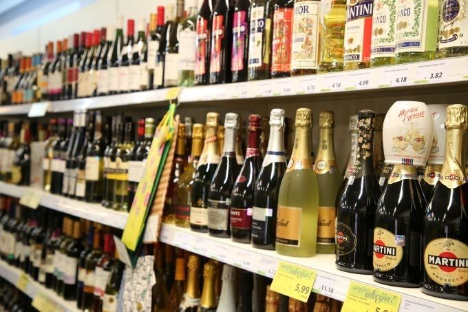 Pētījums: Latvijā ir augstākais alkohola patēriņš OECD valstu vidū