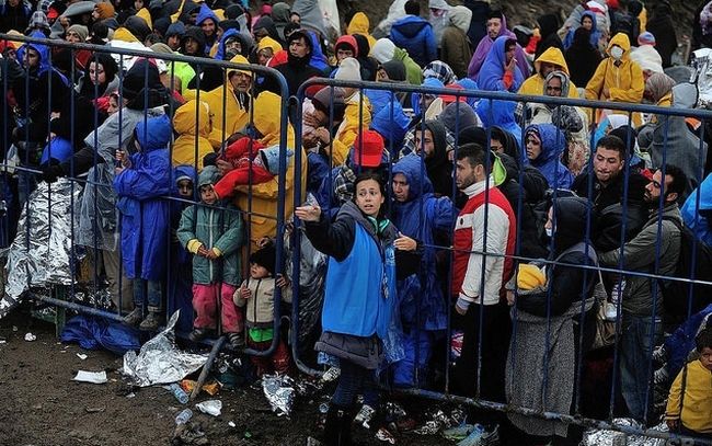 Pētnieks: kontrabandisti migrantiem piedāvā braukt par velti, ja piesaista vēl desmit citus