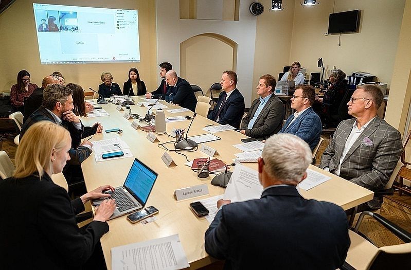 Pie administratīvās atbildības saukti astoņi Saeimas deputāti