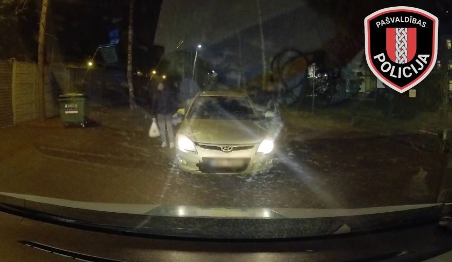 Pie patvēruma centra Muceniekos pieķer šoferi bez tiesībām