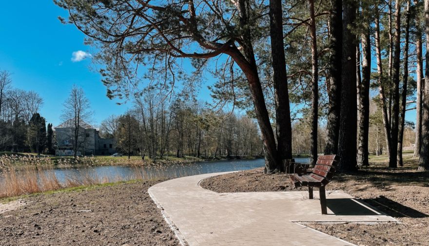 Pie Ulbrokas ezera pabeigti labiekārtošanas darbi