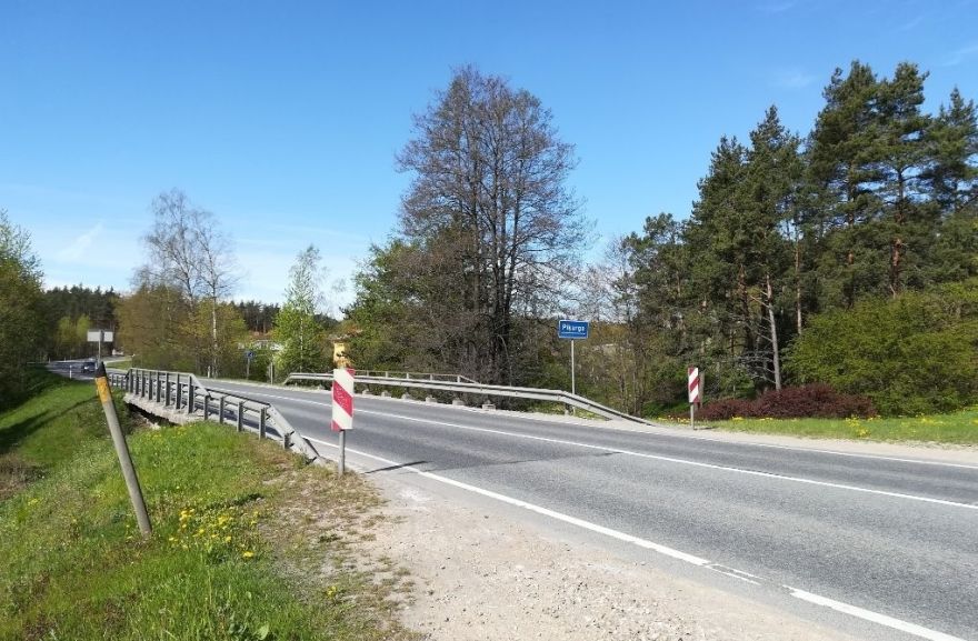 Pie Ulbrokas sāk pārbūvēt tiltu pār Piķurgu