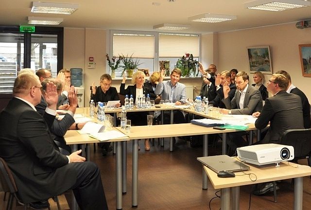 Pierīgas pašvaldību vadītāji atklātā vēstulē aicina atlikt jaunā pedagogu algu modeļa izskatīšanu
