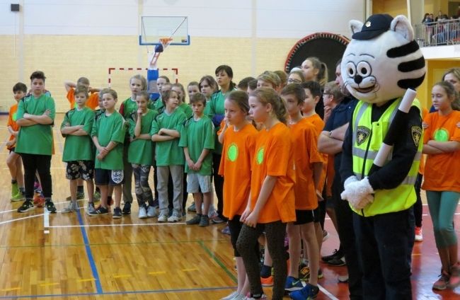 Pierīgas skolēni un policisti – "Roku rokā"