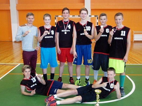 Pierīgas skolu basketbola turnīrā aizraujošā cīņā uzvar Mārupes vidusskola