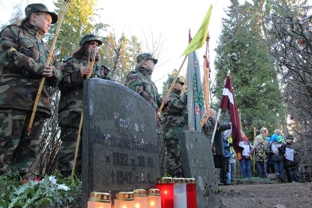Piņķos ar dziesmām un dejām runā par patriotismu