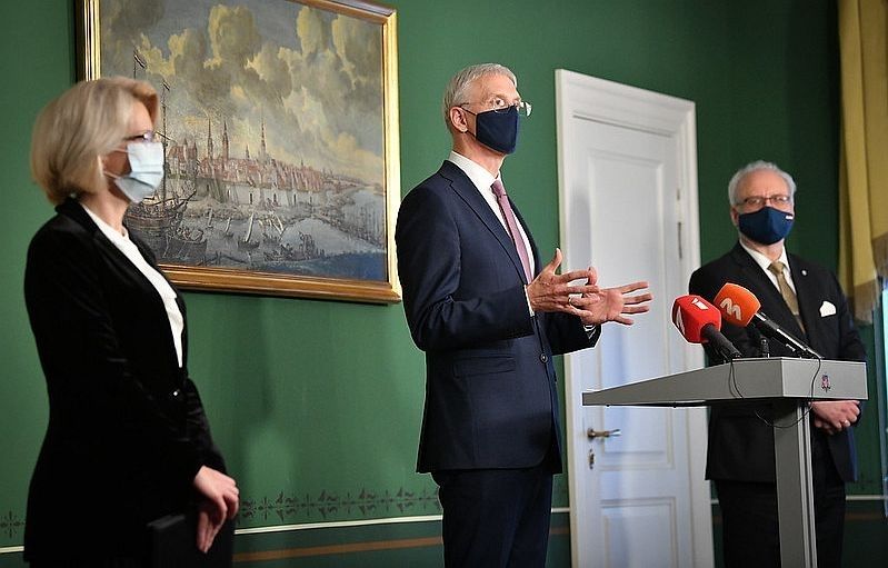 Plāno atļaut strādāt gan frizieriem, gan manikīra meistariem, vai liegt to darīt visiem