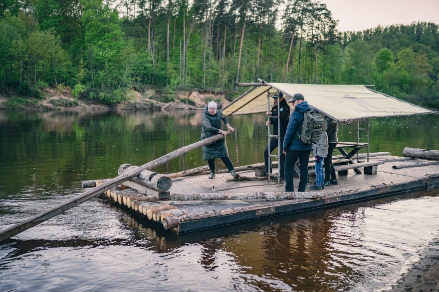 Plostnieku nakts Siguldā jau otro gadu pulcē tradicionālo amata prasmju cienītājus