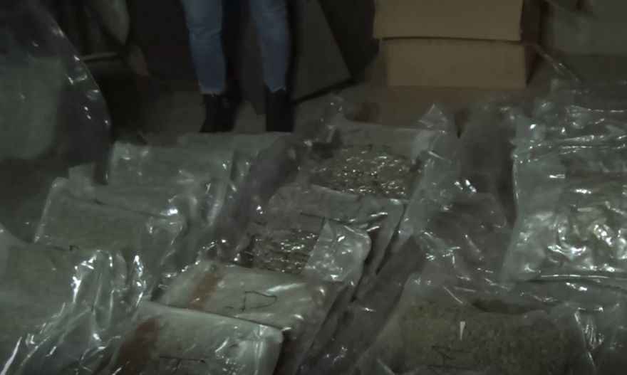 Policija garāžā Jaunmārupē konstatējusi 51 kilogramu marihuānas