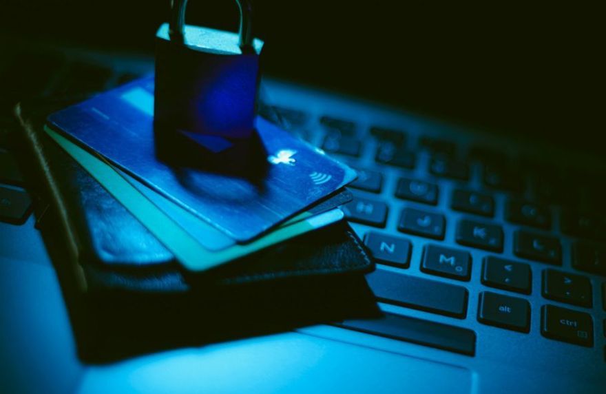 Policija Olainē aiztur "naudas mūli". No viltvārža darbībām cietušas vismaz septiņas personas