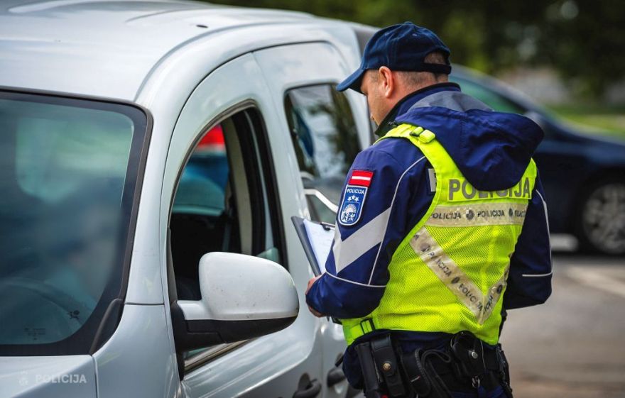 Policija Rīgas reģionā pieķērusi septiņus dzērājšoferus